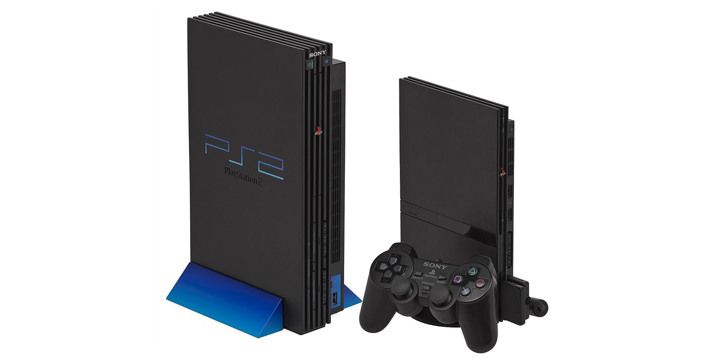 Na zdjęciu dwa modele konsoli Playstation 2