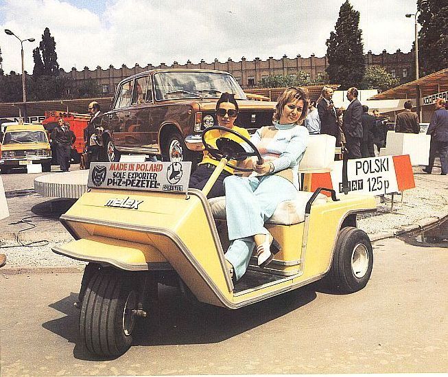 Na zdjęciu pojazd elektryczny Melex w latach 70 na targach w Poznaniu