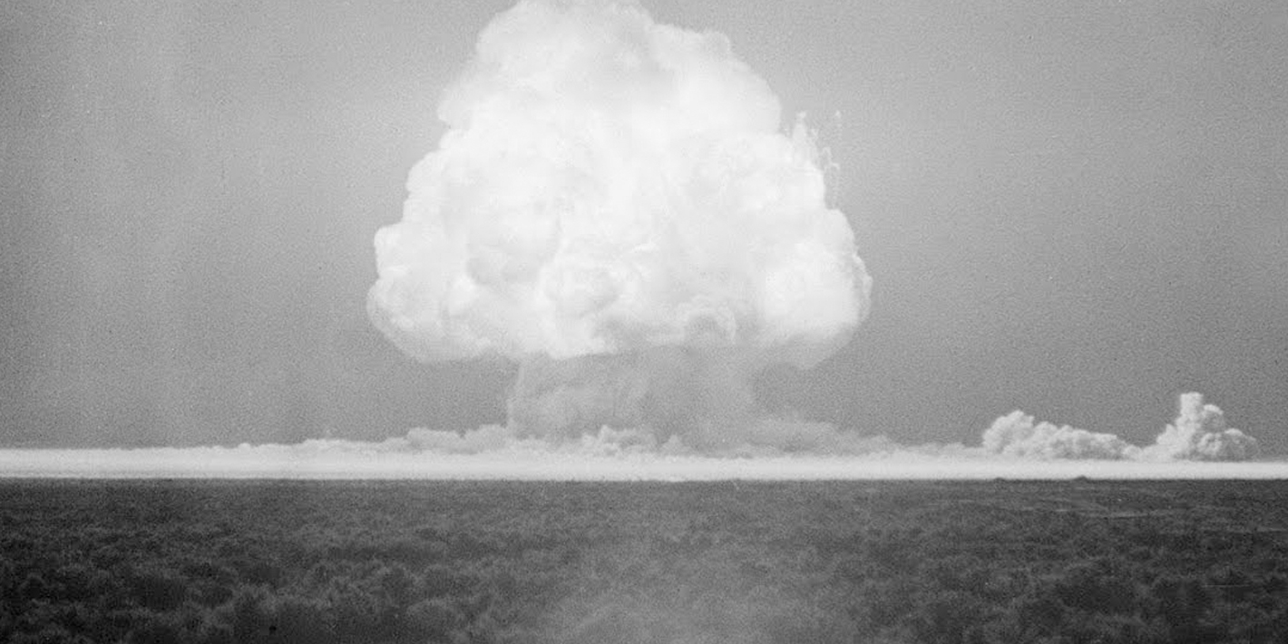 1945: Udana próba detonacji bomby atomowej